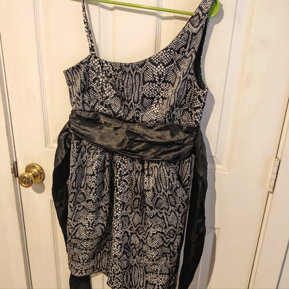 Snake print mini dress with pockets, size 7